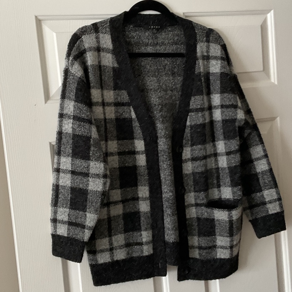 Cyrus Textured Black and Gray Sweater